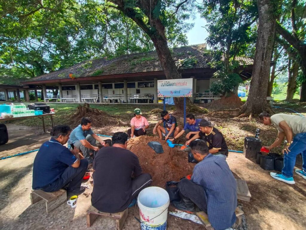 สถาบันทรัพยากรธรรมชาติและสิ่งแวดล้อม จัดกิจกรรม “ตักดินใส่ถุง เตรียมปลูกต้นไม้ ปั้นสวนสวย” ส่งเสริมพื้นที่สีเขียวและสิ่งแวดล้อมที่ยั่งยืน - มทร.ศรีวิชัย (RMUTSV)